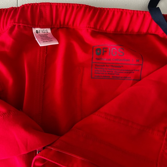 Figs Red Scrub Set - Picture 2 of 11